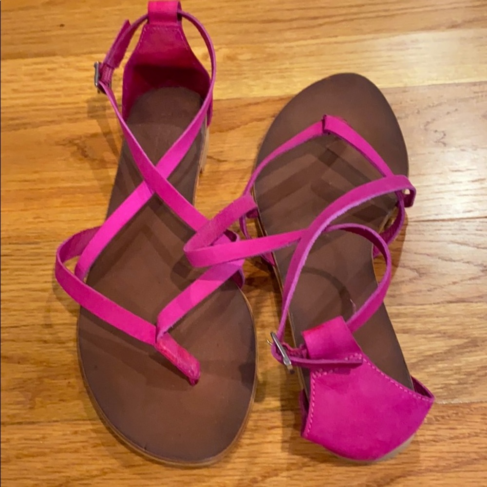 Sandel never worn